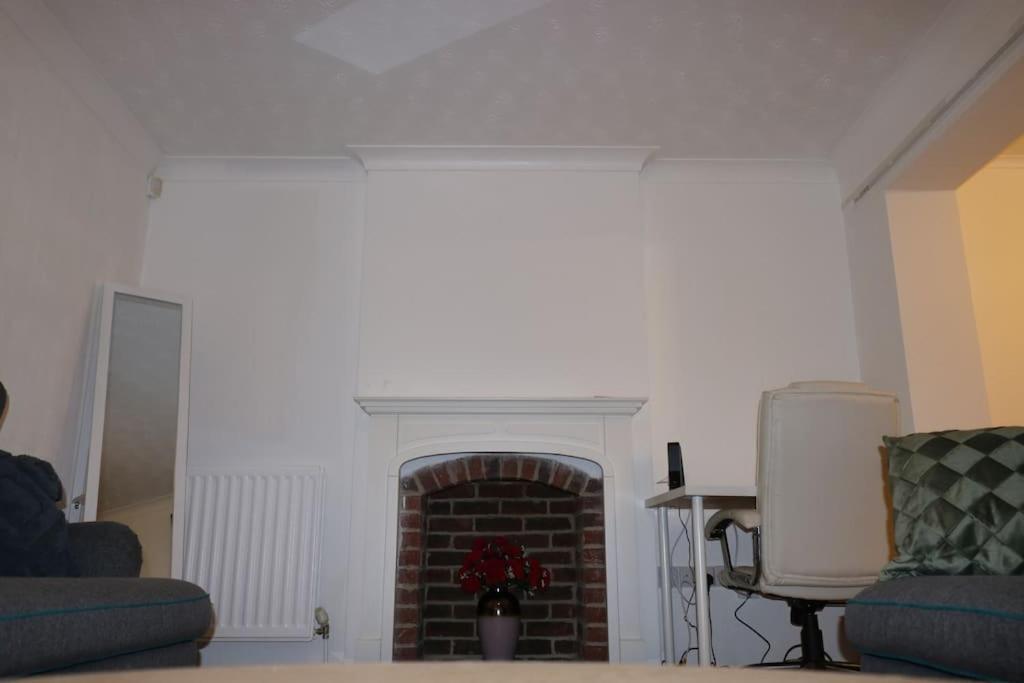 Entire -4 Bedrooms Detached House With Driveway Сasa de vacaciones Nottingham